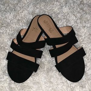 Black Rouge Helium 3 strap sandals